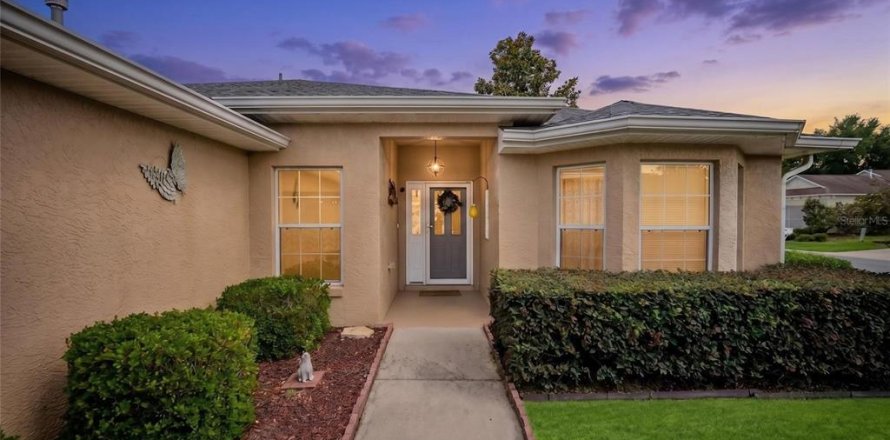 House in Ocala, Florida 3 bedrooms, 146.41 sq.m. № 2151038