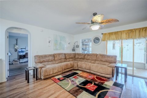 House in Ocala, Florida 3 bedrooms, 146.41 sq.m. № 2151038 - photo 3