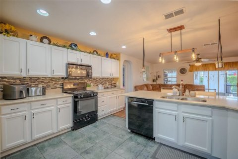 House in Ocala, Florida 3 bedrooms, 146.41 sq.m. № 2151038 - photo 8