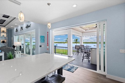 Casa en venta en Port Charlotte, Florida, 4 dormitorios, 274.25 m2 № 1879829 - foto 9