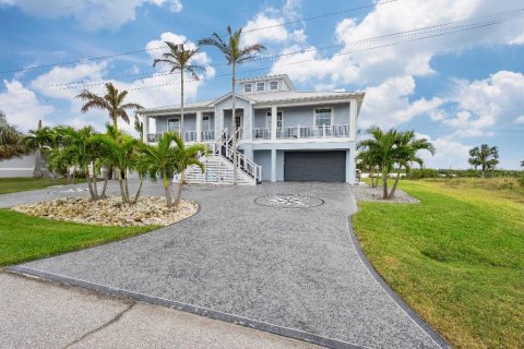 Casa en venta en Port Charlotte, Florida, 4 dormitorios, 274.25 m2 № 1879829 - foto 3