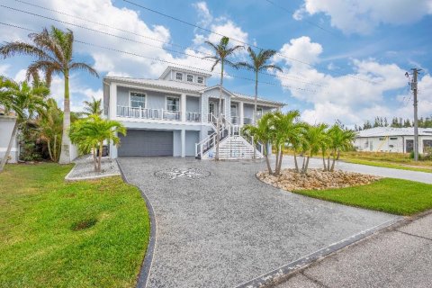 Casa en venta en Port Charlotte, Florida, 4 dormitorios, 274.25 m2 № 1879829 - foto 5