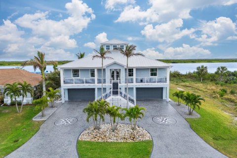 Casa en venta en Port Charlotte, Florida, 4 dormitorios, 274.25 m2 № 1879829 - foto 1