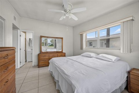 House in Port Charlotte, Florida 3 bedrooms, 167.6 sq.m. № 2157473 - photo 17