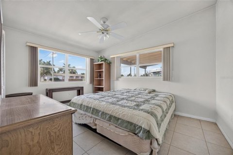 House in Port Charlotte, Florida 3 bedrooms, 167.6 sq.m. № 2157473 - photo 19