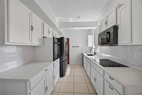 House in Port Charlotte, Florida 3 bedrooms, 167.6 sq.m. № 2157473 - photo 13