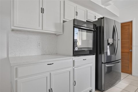 House in Port Charlotte, Florida 3 bedrooms, 167.6 sq.m. № 2157473 - photo 14