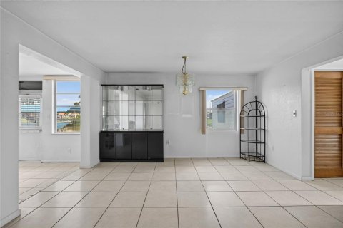 House in Port Charlotte, Florida 3 bedrooms, 167.6 sq.m. № 2157473 - photo 7