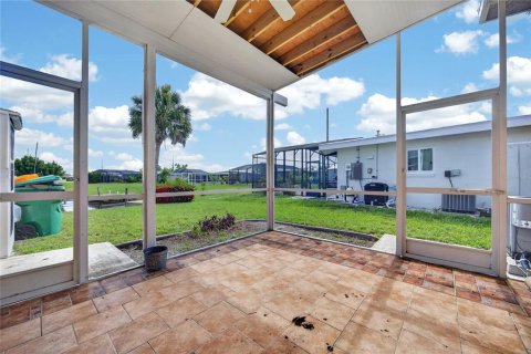 House in Port Charlotte, Florida 3 bedrooms, 167.6 sq.m. № 2157473 - photo 23