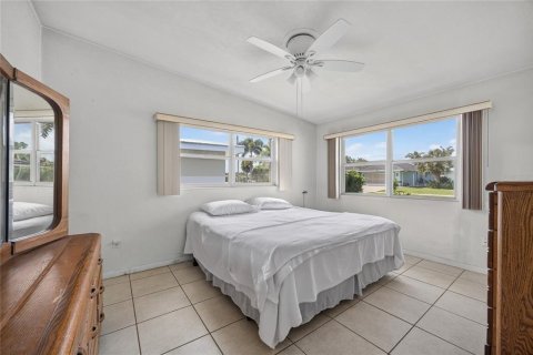 House in Port Charlotte, Florida 3 bedrooms, 167.6 sq.m. № 2157473 - photo 16