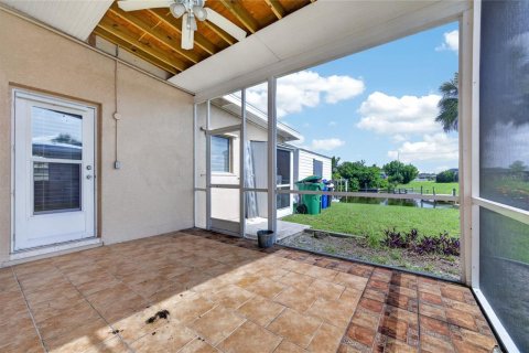 House in Port Charlotte, Florida 3 bedrooms, 167.6 sq.m. № 2157473 - photo 24