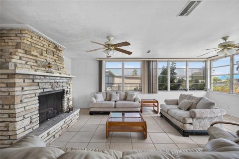 House in Port Charlotte, Florida 3 bedrooms, 167.6 sq.m. № 2157473 - photo 10