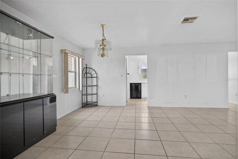 House in Port Charlotte, Florida 3 bedrooms, 167.6 sq.m. № 2157473 - photo 9