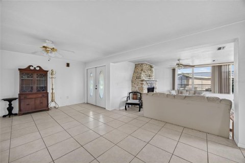 House in Port Charlotte, Florida 3 bedrooms, 167.6 sq.m. № 2157473 - photo 6