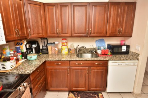 Condo in St. Lucie, Florida, 2 bedrooms № 2254308 - photo 26