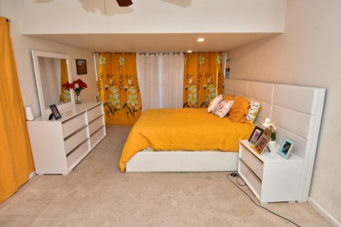 Condo in St. Lucie, Florida, 2 bedrooms № 2254308 - photo 19