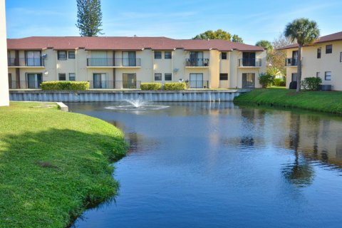 Condo in St. Lucie, Florida, 2 bedrooms № 2254308 - photo 12