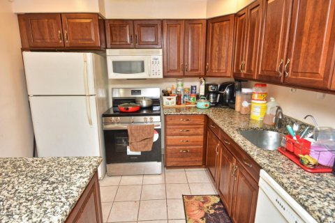 Condo in St. Lucie, Florida, 2 bedrooms № 2254308 - photo 27