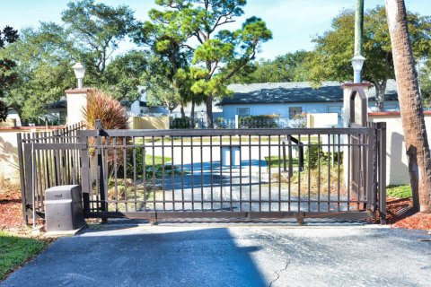 Condo in St. Lucie, Florida, 2 bedrooms № 2254308 - photo 13