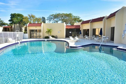 Condo in St. Lucie, Florida, 2 bedrooms № 2254308 - photo 5