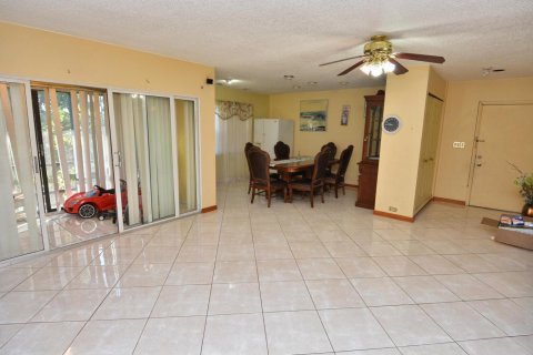 Condo in St. Lucie, Florida, 2 bedrooms № 2254308 - photo 16