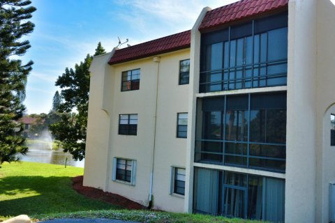 Condo in St. Lucie, Florida, 2 bedrooms № 2254308 - photo 3