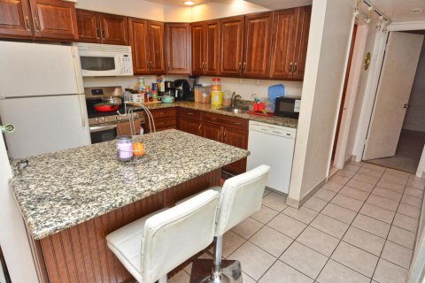 Condo in St. Lucie, Florida, 2 bedrooms № 2254308 - photo 30