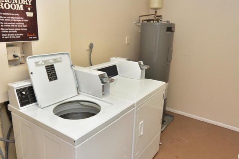 Condo in St. Lucie, Florida, 2 bedrooms № 2254308 - photo 15