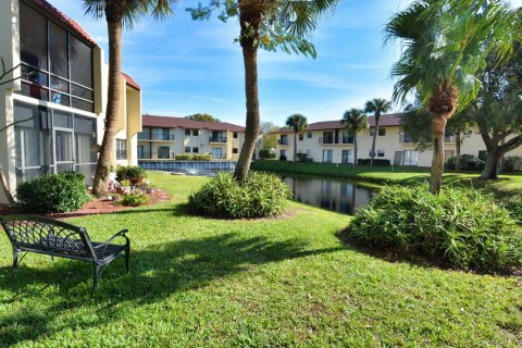 Condo in St. Lucie, Florida, 2 bedrooms № 2254308 - photo 2