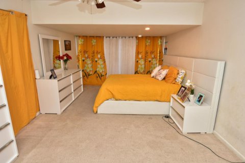 Condo in St. Lucie, Florida, 2 bedrooms № 2254308 - photo 20