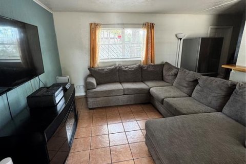 Casa en venta en Tampa, Florida, 3 dormitorios, 111.48 m2 № 1651189 - foto 3