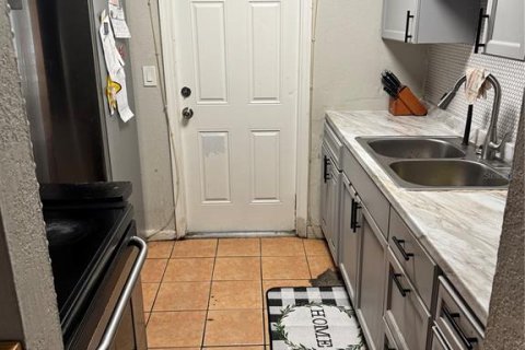 Casa en venta en Tampa, Florida, 3 dormitorios, 111.48 m2 № 1651189 - foto 5