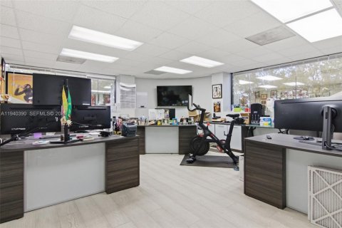 Immobilier commercial à vendre à Oakland Park, Floride № 1998285 - photo 17