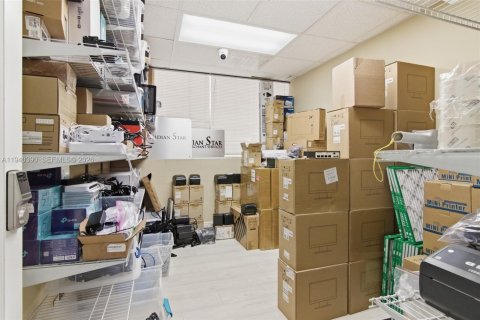 Immobilier commercial à vendre à Oakland Park, Floride № 1998285 - photo 9