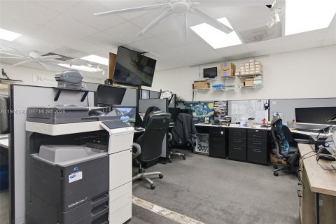 Immobilier commercial à vendre à Oakland Park, Floride № 1998285 - photo 21