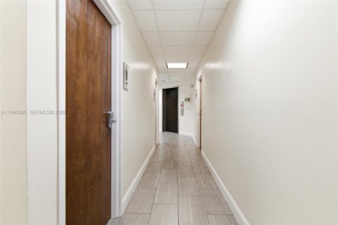 Immobilier commercial à vendre à Oakland Park, Floride № 1998285 - photo 24