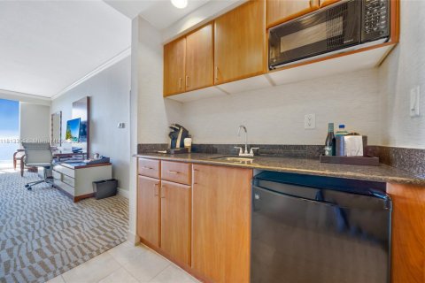 Condominio en venta en Sunny Isles Beach, Florida, 1 habitación, 51.19 m2 № 1937385 - foto 13
