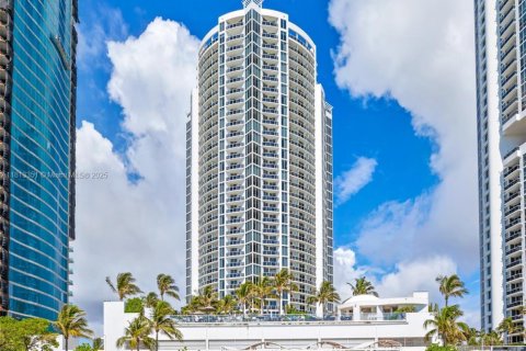 Condominio en venta en Sunny Isles Beach, Florida, 1 habitación, 51.19 m2 № 1937385 - foto 1