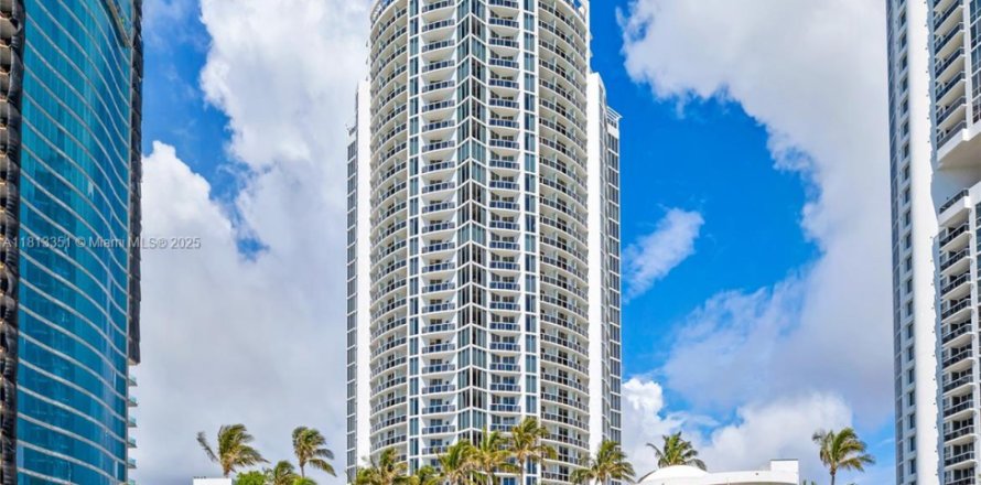 Estudio en el Condominio en Sunny Isles Beach, Florida № 1937385