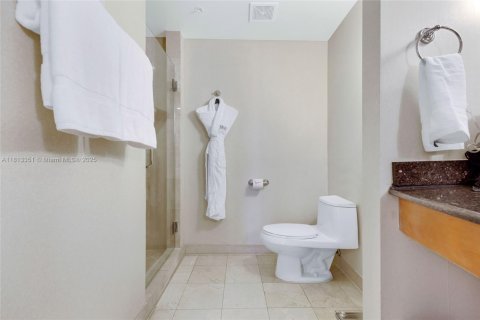 Condominio en venta en Sunny Isles Beach, Florida, 1 habitación, 51.19 m2 № 1937385 - foto 18