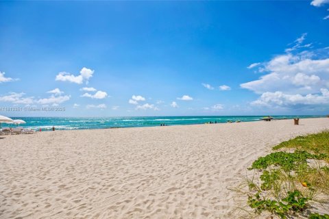 Condominio en venta en Sunny Isles Beach, Florida, 1 habitación, 51.19 m2 № 1937385 - foto 25