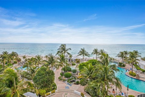 Condominio en venta en Sunny Isles Beach, Florida, 1 habitación, 51.19 m2 № 1937385 - foto 24