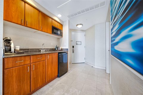 Condominio en venta en Sunny Isles Beach, Florida, 1 habitación, 51.19 m2 № 1937385 - foto 15