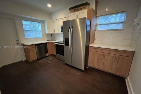 Appartement à louer à Bay Harbor Islands, Floride: 2 chambres, 74.32 m2 № 1973108 - photo 2