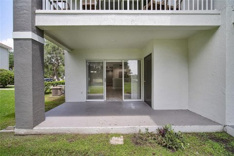Condo in Orlando, Florida, 2 bedrooms № 2206603 - photo 28
