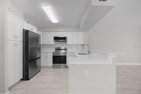 Condo in Orlando, Florida, 2 bedrooms № 2206603 - photo 5