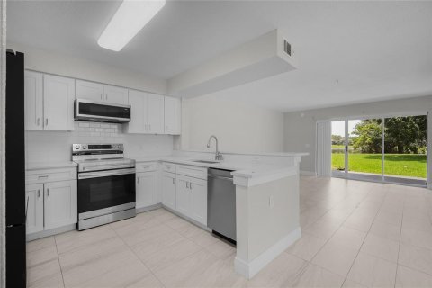 Condo in Orlando, Florida, 2 bedrooms № 2206603 - photo 4
