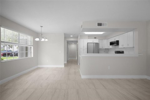 Condo in Orlando, Florida, 2 bedrooms № 2206603 - photo 13