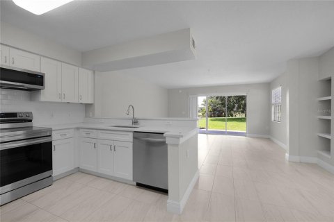 Condo in Orlando, Florida, 2 bedrooms № 2206603 - photo 7