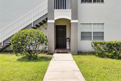 Condo in Orlando, Florida, 2 bedrooms № 2206603 - photo 2